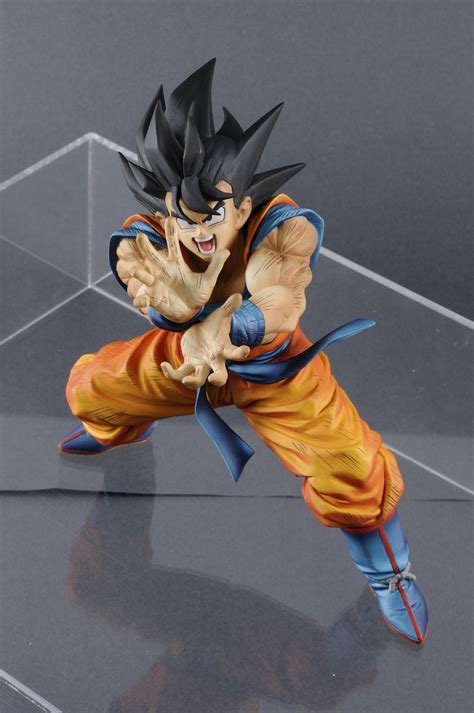 banpresto son goku|goku kamehameha figure.